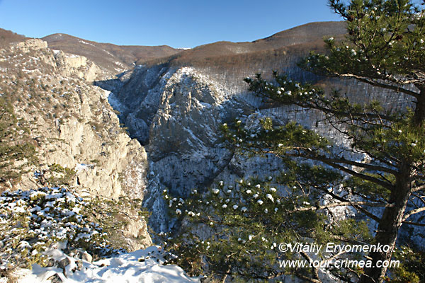 День накануне Рождества  в Большом каньоне Крыма – праздник новогодней сказки.