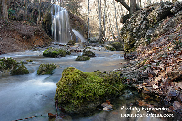 Водопад Серебряные струи в февральскую оттепель